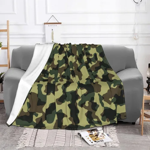 Vista 2 de Manta de franela de 50 x 40 pulgadas, manta de forro polar de camuflaje suave y cómoda con pompones para exteriores e interiores