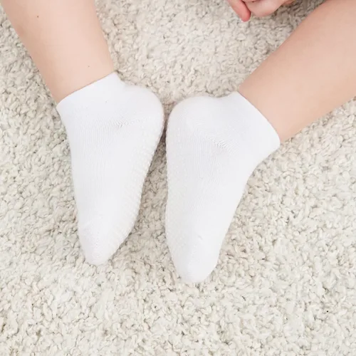 Vista 6 de Zaples Calcetines de tobillo antideslizantes con agarre antideslizante para niños y niñas, corte bajo para bebés y niños pequeños