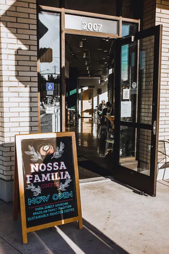 Vista 4 de Café tostado oscuro, tostado francés, molido de 2 libras de Mathilde