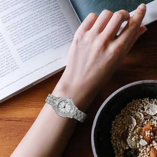 Vista 5 de Avaner Reloj de pulsera para mujer, reloj de pulsera helado, reloj de pulsera analógico de cuarzo con diamantes de imitación