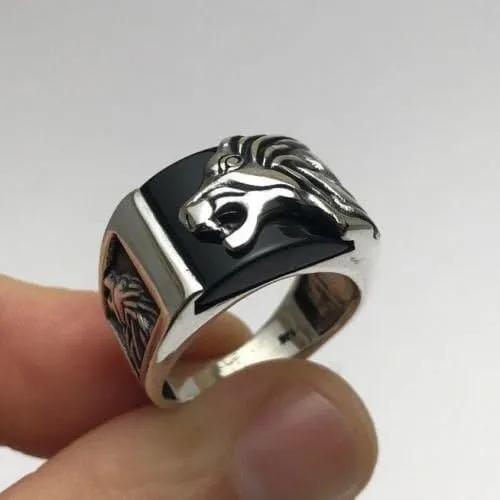 Vista 2 de Anillo de plata de ley 925K con motivo de león y piedra de ónix para hombre, Plata