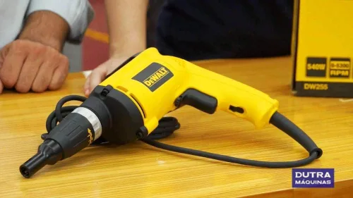 Vista 3 de DEWALT Pistola de tornillo para paneles de yeso, 6.0 amperios (DW255)