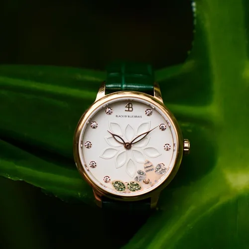 Vista 5 de Reloj para mujer Bee Watches para mujeres con abejas en movimiento entre doble cristal de zafiro con correa de cuero genuino, manecillas luminosas