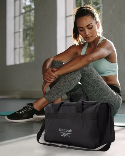 Vista 2 de Reebok Bolsa de lona - Bolsa de gimnasio para entrenamiento y viajes, bolsas de lona de tamaño pequeño para mujeres y hombres, Warrior II negro