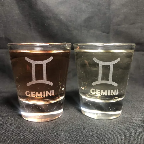 Vista 11 de Juego de 2 vasos de chupito de signos del zodiaco Aries Leo Cáncer Piscis Escorpio Tauro Sagitario Géminis Virgo Libra Capricornio Acuario (AQUARIUS)