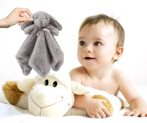 Vista 8 de CREVENT Mantas de bebé suaves y acogedoras para niños y niñas + manta de seguridad, juego con una bolsa de regalo esenciales para recién nacidos Gris