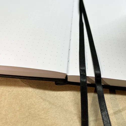Vista 4 de Diario de cuadrícula de puntos A5, tapa dura, cubierta de piel vegana, papel blanco brillante, 160 páginas, 160 GSM, diario punteado, cuaderno lunar