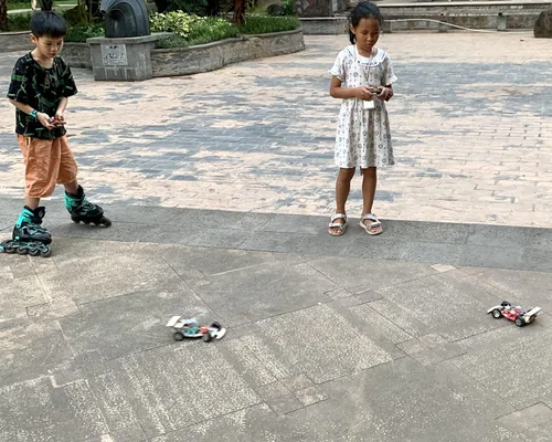 Vista 5 de Kit de ciencia de madera con control remoto inalámbrico R/C de carreras F1 para construir (paquete de carreras de 2), kit de proyecto científico