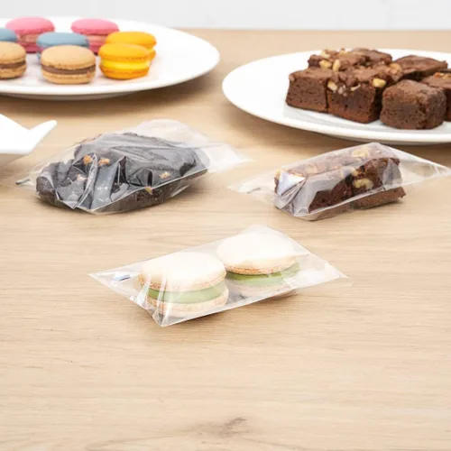 Vista 8 de Restaurantware -Bolsas de golosinas de 4 x 3 pulgadas, 100 bolsas para galletas para microondas - Diseño de labios y cinta, resistente al calor