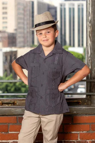 Vista 2 de Camisa mexicana cubana de Guayabera para niño, cuatro bolsillos, manga corta, clásica, bordada, tradicional, para bautizo, camisa informal relajada