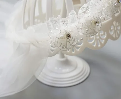 Vista 6 de Corona de flores con velo para niñas, ideal para eventos como bodas Blanco