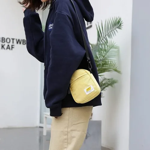 Vista 2 de Bolso bandolera pequeño de pana para hombre, bolso cruzado para mujer, bolso cruzado estético