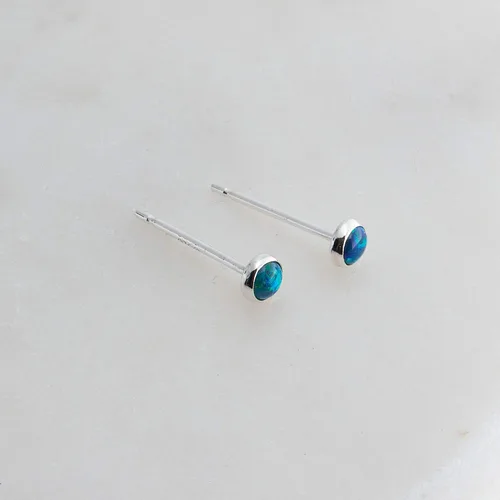 Vista 58 de Aretes pequeños de plata de ley para cartílago, tragus, hélix, múltiples piercings hipoalergénicos, piedra natal para mujer, juego de bisel