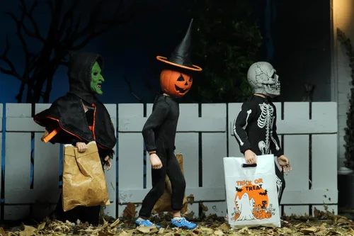 Vista 6 de NECA – Figuras de Halloween 3 Season of The Witch 8IN Retro AF, 3 piezas