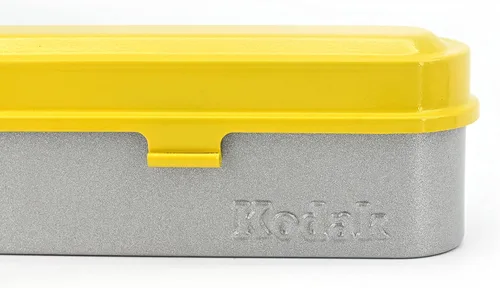 Vista 5 de KODAK Funda de película – para 5 rollos de películas de 1.378 in – Caja compacta de acero retro para clasificar y proteger los rollos de película