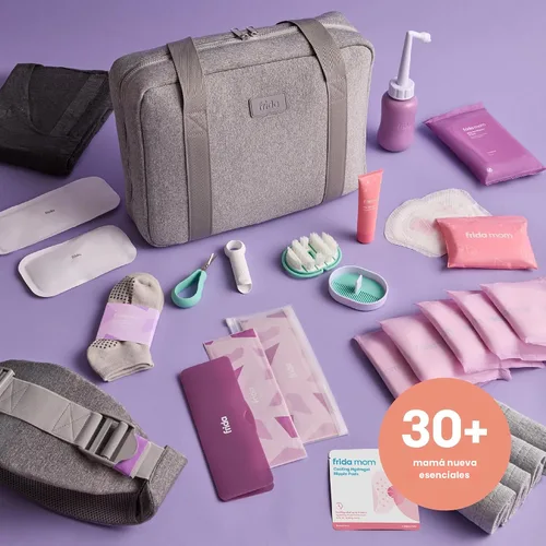 Vista 3 de Frida Mom Bolsa de Viaje de Artículos Esenciales para Hospital y Bebé Preempaquetada de 30 Piezas, Incluye Artículos Imprescindibles para Parto por