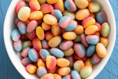 Vista 2 de Trolli Sour Brite Eggs, Surtidos 4.0 Onzas