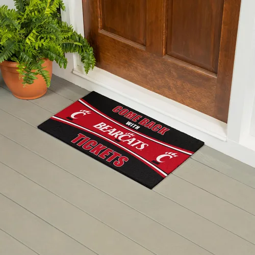 Vista 2 de Team Sports America University of Cincinnati Entrada interior y exterior 28 x 16 pulgadas Parte trasera antideslizante Tapetes de bienvenida
