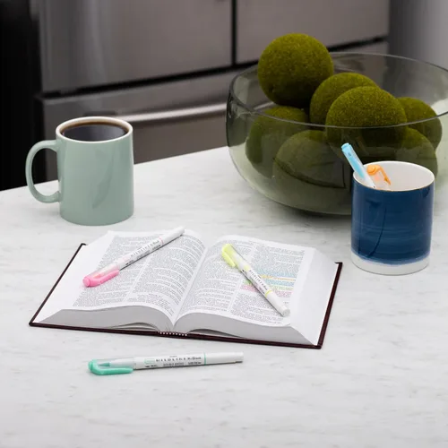 Vista 4 de Zebra Pen, Mildliner 79105 - Bolígrafos de doble punta, 5 colores surtidos, punta fina y suave, tinta suave que no se traspasa a través de la tinta