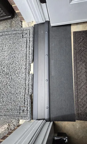 Vista 6 de KC Hardware Umbral de aluminio ajustable negro, ancho corto, diseño