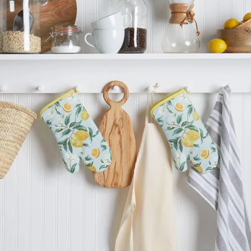Vista 2 de Martha Stewart Lemon Whimsy - Manoplas para horno (2 unidades), color amarillo, 7 x 13 pulgadas
