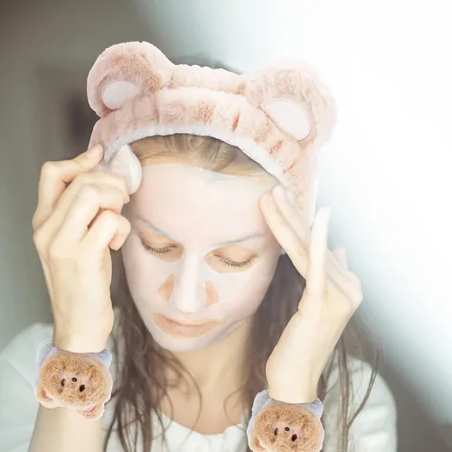 Vista 9 de WHAVEL Juego de 3 bandas para el cabello, diadema de spa y pulsera con lindas orejas de oso, bandas de lavado facial para mujeres y niñas (café 01)