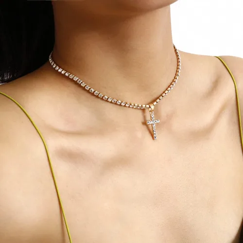 Vista 6 de Zehope Gargantilla de diamantes de imitación con cruz de cristal dorado, collares con colgante de cruz y cadenas de joyería para mujeres y niñas