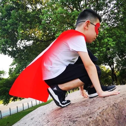 Vista 5 de ADJOY Capas y máscaras de superhéroe 24 juegos para niños con calcomanías de superhéroe capas de fiesta de cumpleaños temáticas de superhéroes