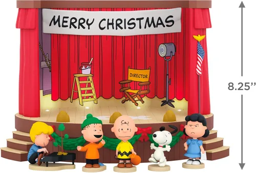 Vista 3 de Hallmark Keepsake Adorno de Navidad de Mesa 2025, La Pandilla de Snoopy Feliz Navidad, ¡Charlie Brown! con Luz y Sonido, Regalos para Fans de Snoopy