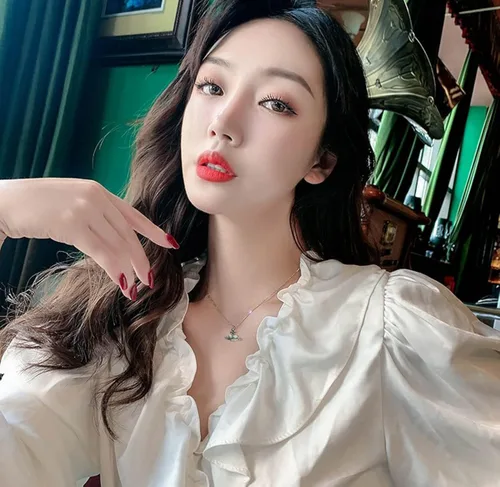 Vista 3 de 3D Saturn Pendant Necklace for Women - Anime NANA Cool Girl Punk Saturn Planet Necklace Gothic Jewelry Christmas Gifts