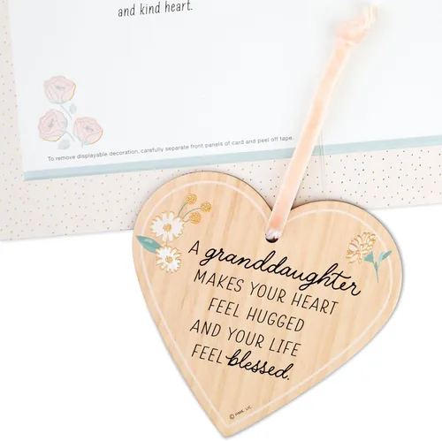 Vista 6 de Tarjeta de cumpleaños de Hallmark para nieta (con adorno de corazón removible)