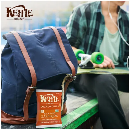 Vista 6 de Kettle Brand Papas Fritas, Backyard Barbeque Kettle Chips, Bolsa de Aperitivos, 1.5 Oz