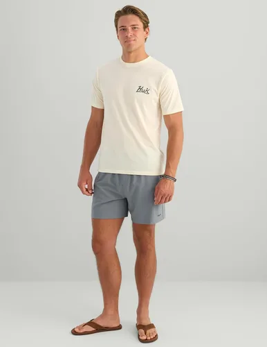 Vista 27 de HUK Mens Fishing Graphic Tee, Performance Short Sleeve, Quick-Dry Bass Bones - Búho nocturno