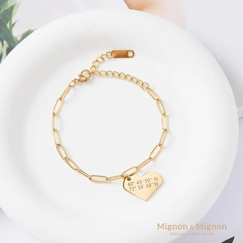 Vista 7 de MignonandMignon Pulsera de cadena de clip personalizada para ella, pulsera con colgante de corazón grabado personalizado, joyería con encanto