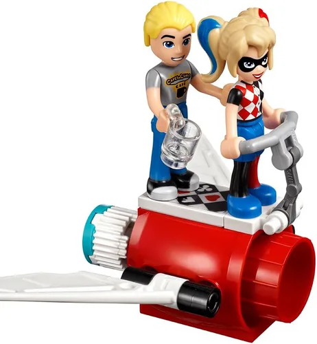 Vista 3 de LEGO DC Super Heroes Girls Harley Quinn al rescate 41231 DC Coleccionable