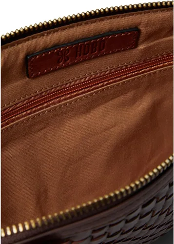 Vista 4 de HOBO Sable - Bolsa de muñeca para mujer, construcción de cuero pulido con correa de muñeca circular, bolsa práctica y compacta