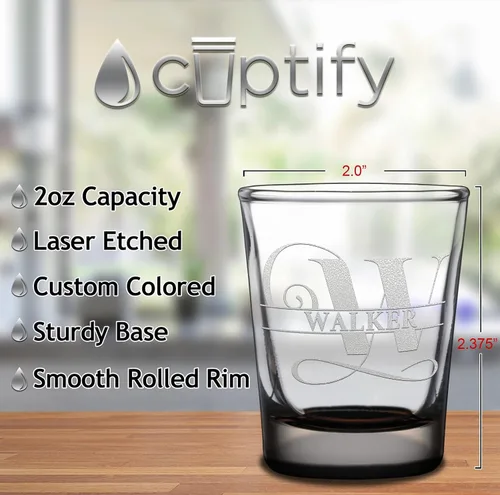 Vista 2 de Vaso de chupito personalizado con nombre de círculo elaborado de 2 onzas, parte inferior negra grabada con texto personalizado para regalos, bodas