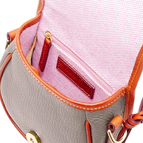 Vista 3 de Dooney & Bourke Bolso bandolera de cuero de 2 patos para todo tipo de clima, Marrón topo