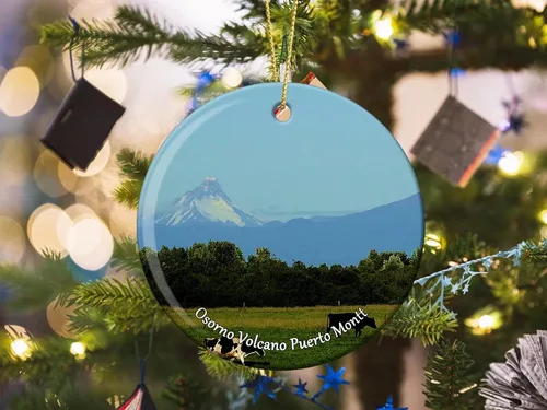 Vista 2 de Chile Osorno Volcán Puerto Montt Adornos de Navidad para árbol Colgante de cerámica Adorno de doble cara Decoración Regalos de Navidad Recuerdos