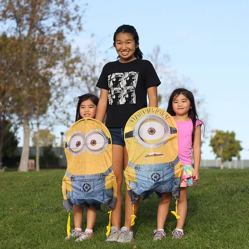 Vista 4 de WindNSun Skypals - Cometas con licencia de Despicable Me Minion, 28 pulgadas de alto