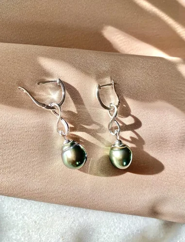 Vista 3 de Pendientes colgantes de plata esterlina de 0.394-0.413 in con perlas cultivadas de Tahití negras, Perla