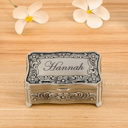 Vista 4 de Joyero vintage personalizado caja de metal personalizada con nombre, pequeño organizador de almacenamiento de joyas, caja de regalo de recuerdo