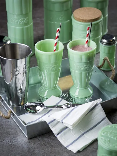 Vista 3 de TableCraft 's Coca-Cola Jadeite - Recipiente mediano con tapa de 4.5 x 4.5 x 7 pulgadas, color verde