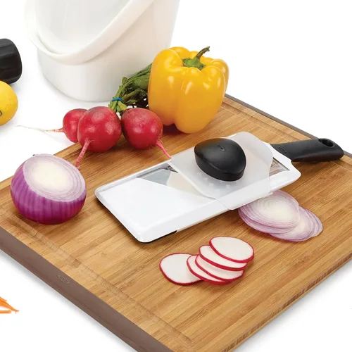 Vista 8 de OXO Good Grips - Cortador de mandolina de mano con mango antideslizante para cocina Adjustable Thickness Settings, Hand Guard Included, Slice
