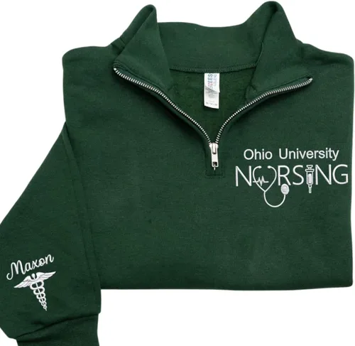 Vista 19 de COUPLEHOODIES - Sudadera de enfermería bordada con nombre, personalizada, con cremallera de un cuarto, regalo para asistente de enfermería