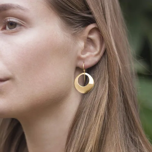 Vista 2 de Pendientes colgantes de plata de ley chapados en oro de 18 quilates para mujer, estilo retro moderno de los años 60, aros de círculo abierto