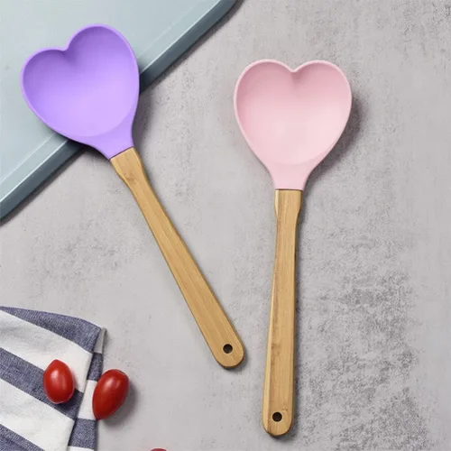 Vista 3 de BESTonZON 4 espátulas de silicona en forma de corazón con mango de madera para hornear, espátulas de silicona para mezclar cocinar hornear
