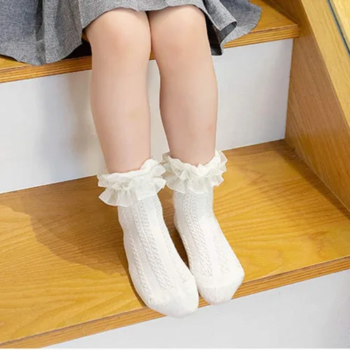Vista 4 de Colorful Childhood Calcetines de encaje con volantes y ojales para bebés y niñas pequeñas, calcetines cortos de doble encaje para recién nacidosbebés