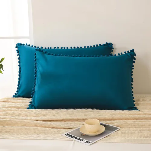 Vista 26 de Juego de 2 fundas de almohada con pompones color verde aguacate, tamaño Queen estándar, 100% microfibra lavada, funda de almohada con flecos de bola