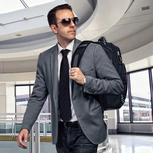 Vista 2 de OGIO 411069-NEGRO Mochila de negocios Excelsior para portátil de 17 pulgadas, Negro/Plata